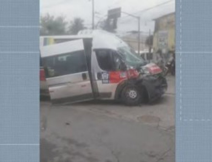 Acidente entre ônibus e van deixa dois mortos em Santa Cruz, Zona Oeste do Rio